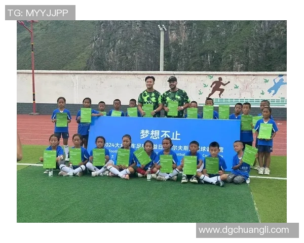 足球比心传递热爱与团结让我们一起为梦想拼搏不懈努力